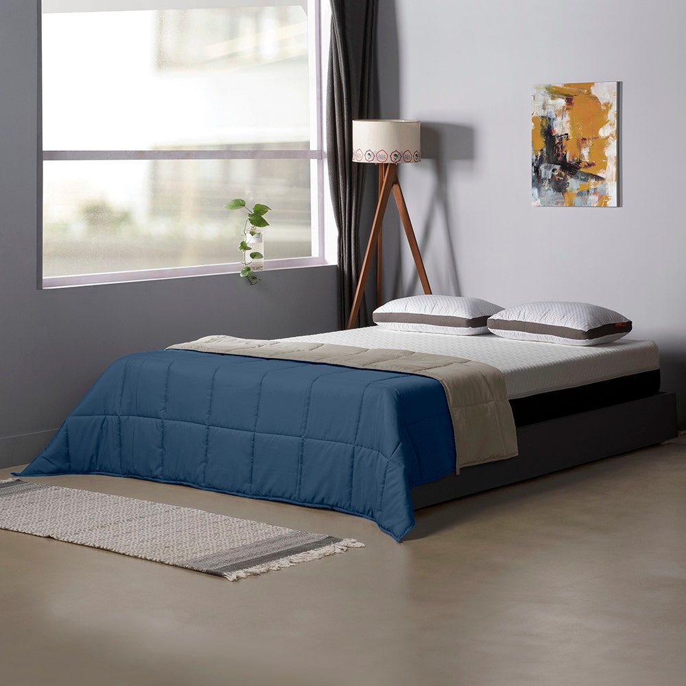 What is outlet a bed comforter